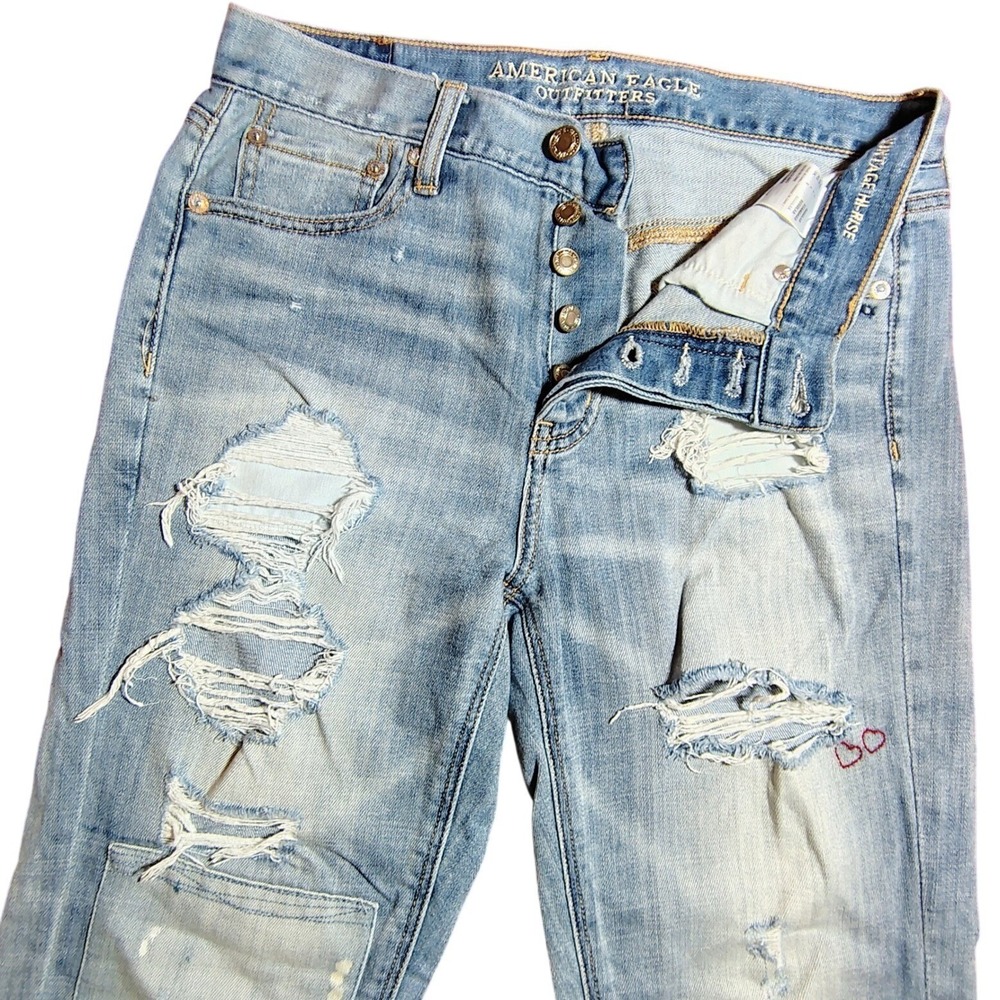 American Eagle Vintage  Distressed Embroidered Light Wash Jeans Size 4 Hi Rise